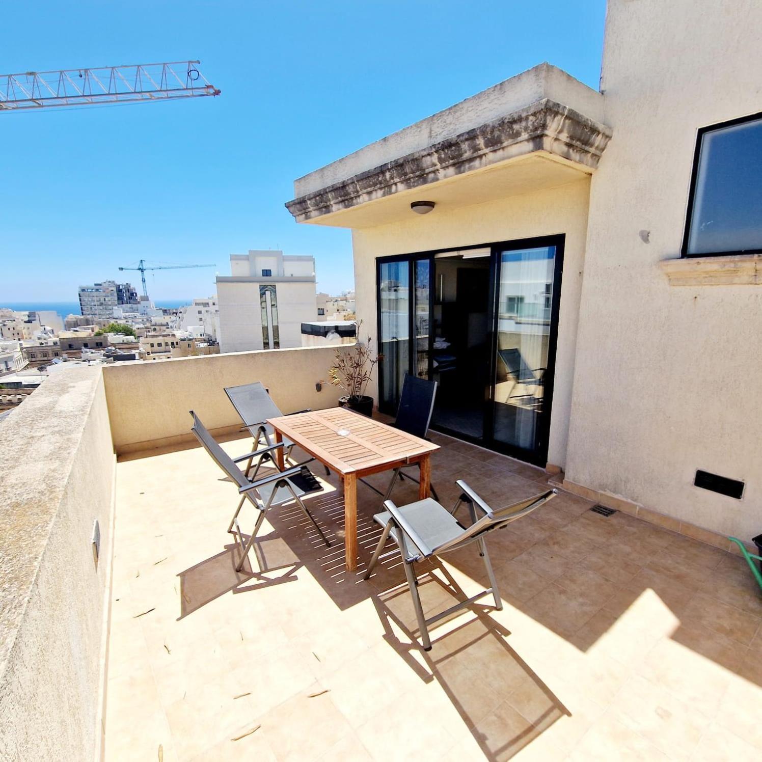 Spacious Central Sliema Penthouse Lägenhet Exteriör bild